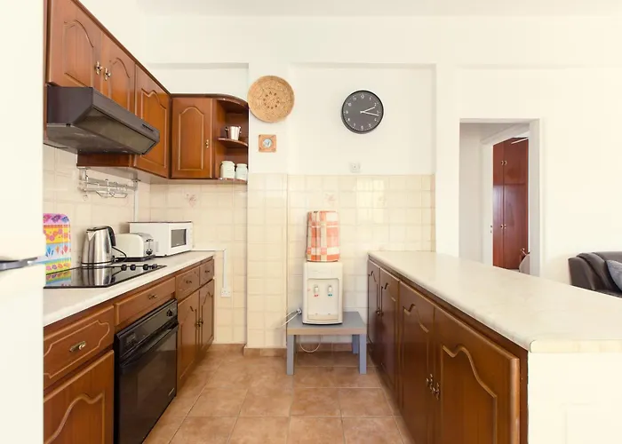 Spacious Apartment *